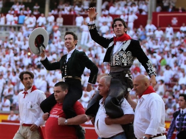 Arméndariz y Hernández abren la Puerta Grande