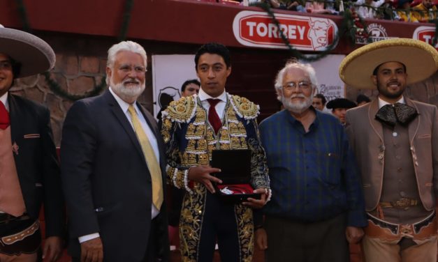 El tlaxcalteca Sergio Flores gana el «Escapulario de Plata»