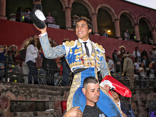 Leo Valadez resultó el máximo triunfador