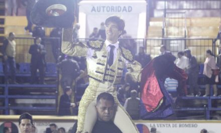 Esaú Fernández triunfa en Puebla