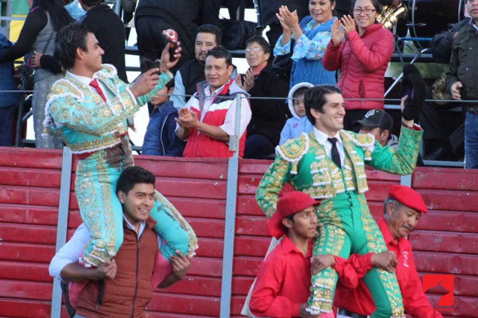 «Calita» y Rivera salen a hombros en Chiautempan