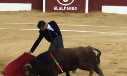 El novillero mexicanos Iñaki González  cortó oreja en Alalpardo