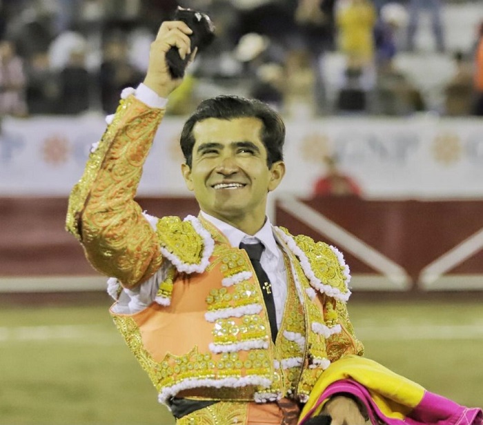 Joselito Adame cortó oreja en Mérida
