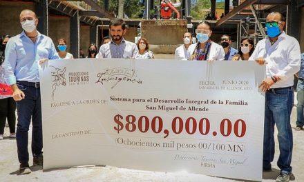Joselito Adame entrega 800 mil pesos