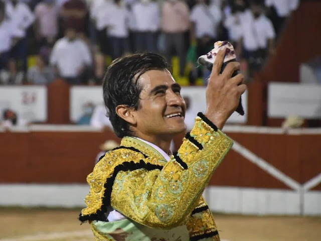 Joselito Adame cortó una oreja en Mérida