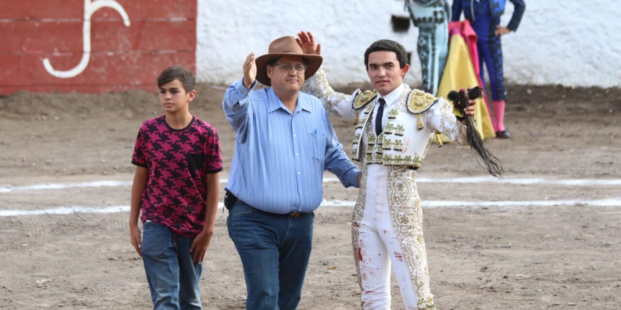 Juan Querencia triunfa en Cañadas de Madero