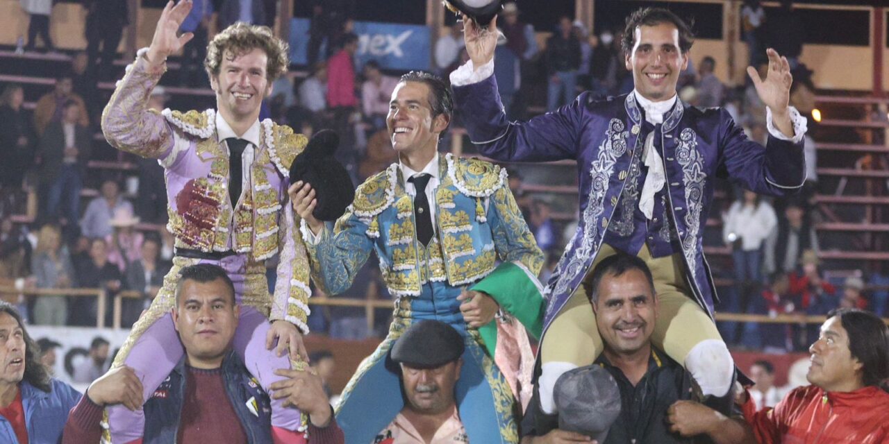 Paco Velásquez, «El Payo» y Diego Silveti , a hombros en Salvatierra