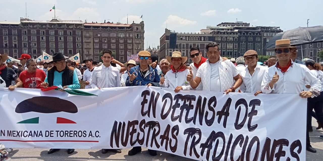 Mega Marcha en la Ciudad de México en defensa de las tradiciones