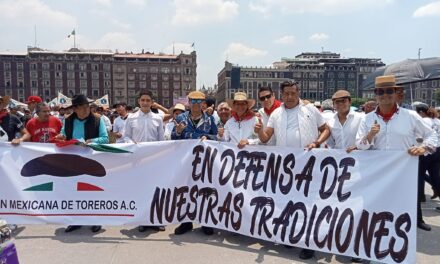 Mega Marcha en la Ciudad de México en defensa de las tradiciones