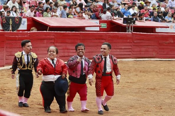 Exitoso resultó el festival con «Los Enanitos Toreros de Torreón» en La México