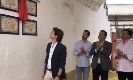 Develan mosaico al matador Arturo Gilio en Pliego de Córdoba