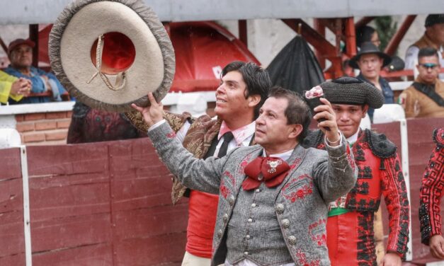 El rejoneador Cuauhtémoc Ayala corta la única oreja en Xico
